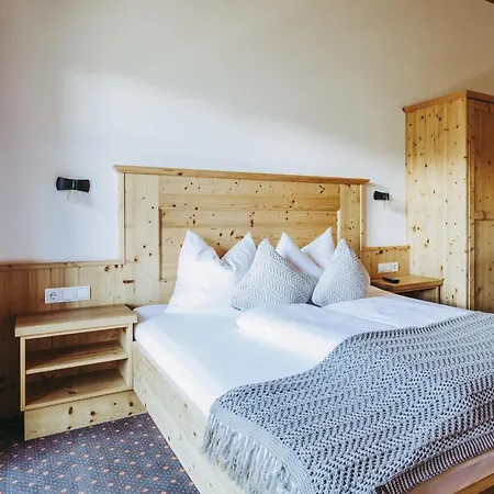 Andis Almdorf בית הארחה