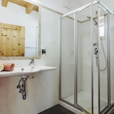 Andis Almdorf בית הארחה 2*