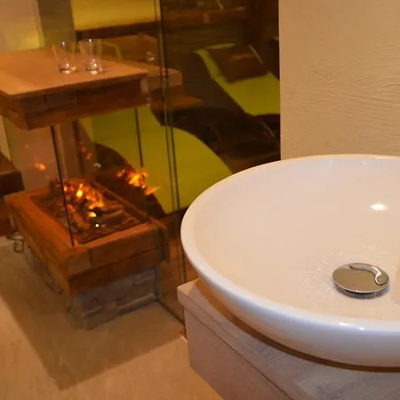 Andis Almdorf בית הארחה 2*